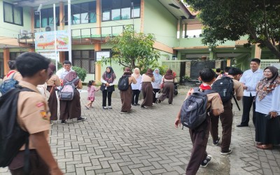 BUDAYA 5 S (SENYUM, SALAM, SAPA , SOPAN DAN SANTUN)